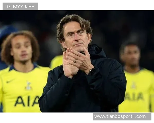 斯彭斯被弗兰克换下引发争议赛后情绪不佳引发关注