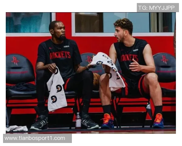 申京与亚当斯默契配合卡佩拉迅速融入双塔战术体系