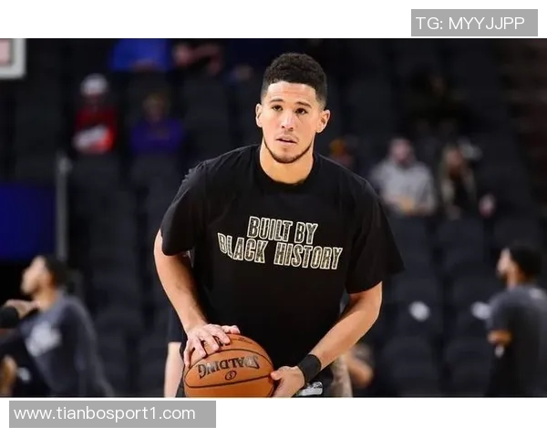 太阳老板称布克在困难时刻坚定支持我展现球队核心价值 太阳老板称布克在困难时刻坚定支持我展现球队核心价值