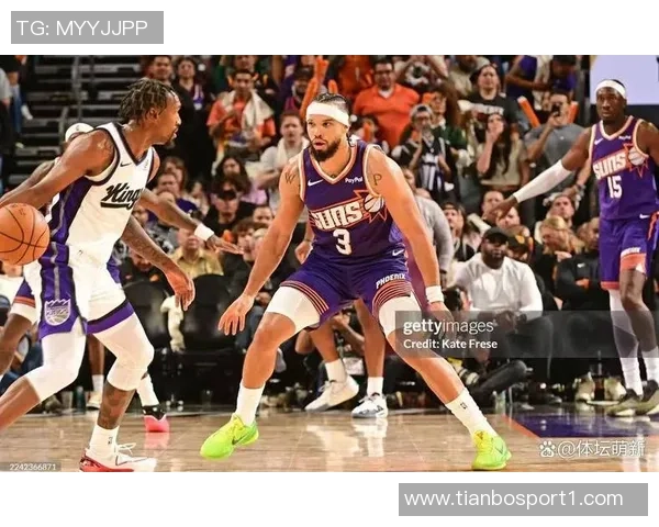 狄龙表现抢眼18投7中砍下18分布克出手数的两倍展现实力 狄龙表现抢眼18投7中砍下18分布克出手数的两倍展现实力